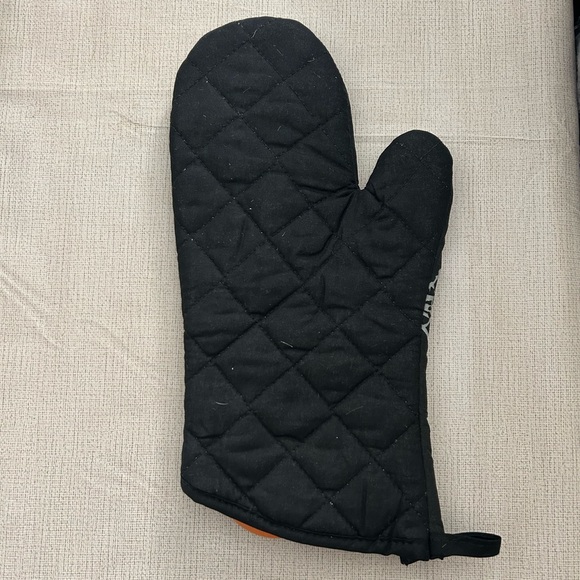 NWT Black and White Skeleton Oven Mitt - Picture 4 of 4